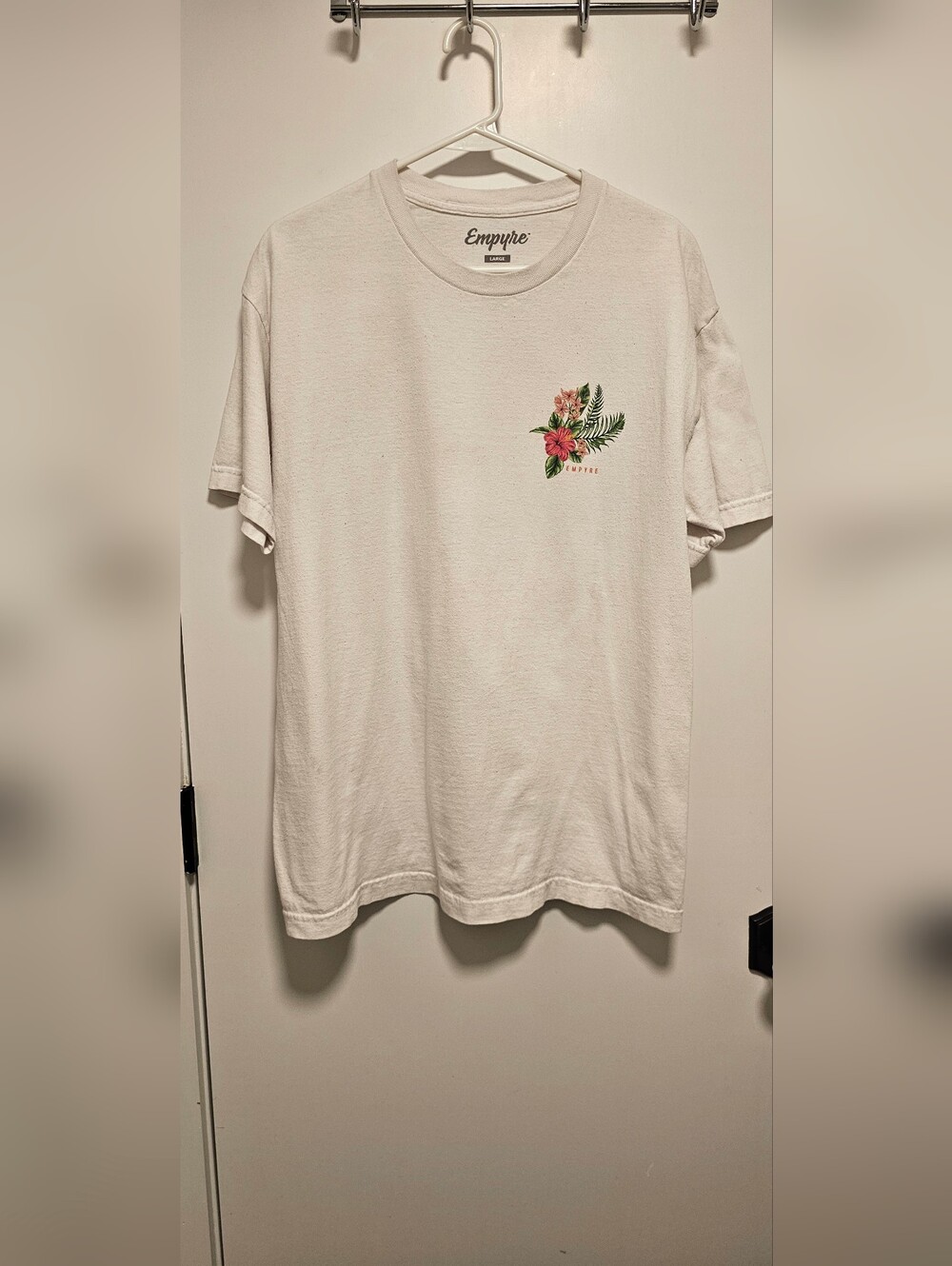 Empyre Size L White Tee with Tropical And Tiger Print